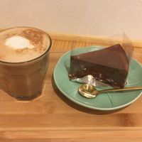latte and chocolate mousse cake  at Shochiku-en in Tokyo