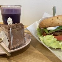 Yuki burger, chocolate cake, blueberry smoothie   at Shochiku-en in Tokyo