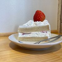 Strawberry shortcake  at Shochiku-en in Tokyo
