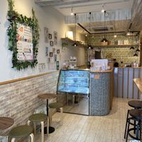 Lots of seats open on a quiet Sunday morning  at Shochiku-en in Tokyo