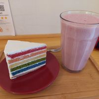 Rainbow cake and strawberry smoothie at Shochiku-en in Tokyo