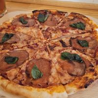 Bacon pizza at Shochiku-en in Tokyo