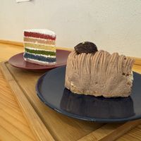 Two different kinds of cake. Not too sweet    at Shochiku-en in Tokyo