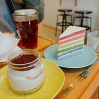 Tiramisu & rainbow cake  at Shochiku-en in Tokyo