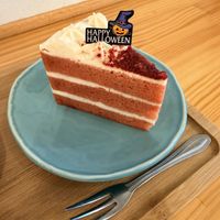 Red velvet cake  at Shochiku-en in Tokyo