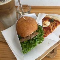 Yakitory burger (was too wet to hold together) and margarita pizza   at Shochiku-en in Tokyo