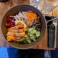 vegan bowl with tofu at Seoul Mama in Paris