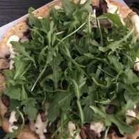 mushroom and arugula pizza at Virtuous Pie in Victoria