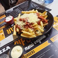 Patatas bacon y mozzarella at Pipol Bar in Alhaurin De La Torre