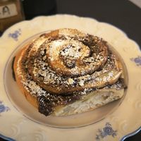 Rollo de canela at Odete Bakery in Porto