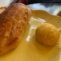Pauzinho e cheese bread at Odete Bakery in Porto