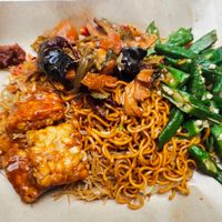 Bee hoon mee with dishes at Guang Yuan 广缘 - Hougang in Northeast Singapore