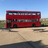Le restaurant est un vieux bus Anglais rénové ! at L'impériale de Pomona in Des Bois Rochefort