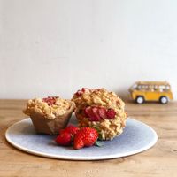 Vegan organic strawberry muffins at Onibus Coffee in Tokyo