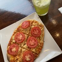 Pizza caprese   at Le' Kaat in Valladolid