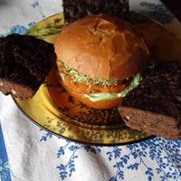 Burger + brownies at Le Fleur Burger in Lajeado