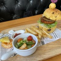 Tempeh style barbecue sauce burger at PP99 品品 in Wujie