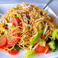  Chow mein  at Salaya in Los Angeles