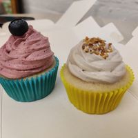 Cupcake myrtille et noisette at Loving Hut in Louvain-la-neuve