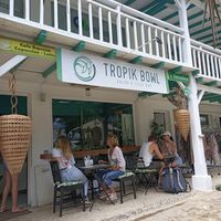 Amazing and cosy place for vegans to have a nice meal. The staff is also super friendly, and they speak Spanish, English and French. Food is delicious 🌈💚🙏🏻🌏🕉️ at Tropic Bowl in Las Terrenas