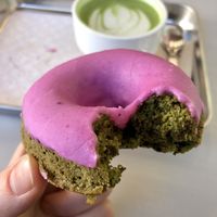 Delicious vegan matcha donut and Oatly matcha latte at Matcha Gracias in Barcelona