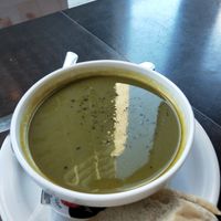 Pea and spinach soup vegan at Café Pékoe in Quebec