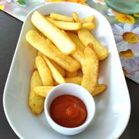 Fries and ketchup at Vegan Vacation in Bergen