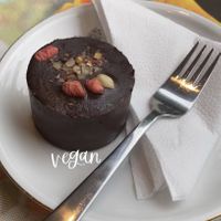 Snickers cake at Vegan Vacation in Bergen