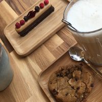 Cookie - chai latte - infusion sureau - gâteau chocolat  at Be Nuts in Brussels