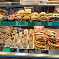 Green labels indicate vegan options (you find them at the right side of the counter) at Traffic Snack - Hauptbahnhof in Frankfurt
