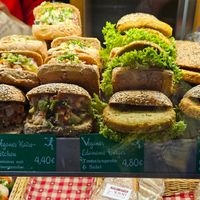 Edamame Burger & Kairobtötchen at Traffic Snack - Hauptbahnhof in Frankfurt