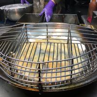 Frying rice cakes at LǎoPái BáiTáng Guǒ 老牌白糖粿 in Kaohsiung