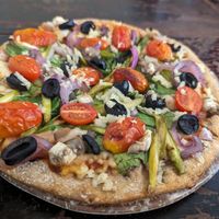 Veggie pizza with almond cheese at La Masa Pizzería Conceptual in San Juan