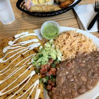 wings, mac n cheese, quesadilla plate at Korny Vibes in Houston