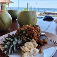 Vegan mie goreng (corn noodles) in pineapple boat at Segara Lestari in Tejakula