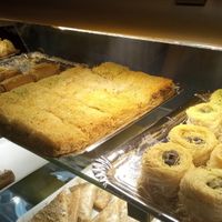 Dulces árabes veganos at Nujaila in Granada