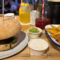 Veganer Cheeseburger mit Beilage   at Ma in Bremen