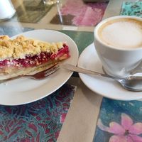 Vegan apple raspberry crumble + oat Cappuccino at Cafe Vreiheit in Cologne