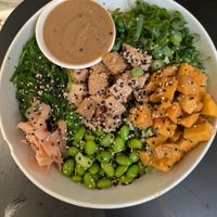 Poke bowl with tofu and miso tahini sauce at Poké Perfect - Nieuwendijk in Amsterdam