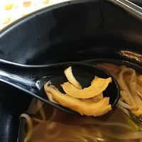 Slivers of 'chiken' in the Pholicious at Mong Cha Cha Cafe 夢茶茶 in Central Singapore