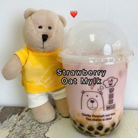 Strawberry Oat Mylk at Mong Cha Cha Cafe 夢茶茶 in Central Singapore