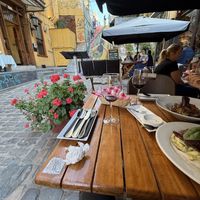 Outdoor seating  at Il Paparazzo in Valparaiso