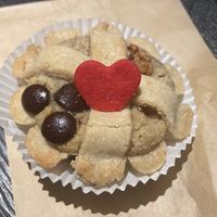 Lerchen with chocolate chips and walnuts   at Brotgefuehle in Leipzig