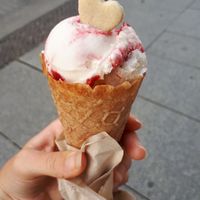 Laerche and raspberry at Brotgefuehle in Leipzig