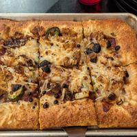 Maui Wowee Pizza, stuffed crust, with sausage instead of bacon at 4th & State in Columbus