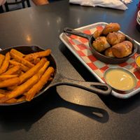 Sweet potato fries and soft pretzel bites at 4th & State in Columbus