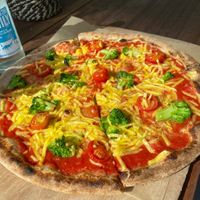 Pizza mit Broccoli und Tomate  at NeoNeo in Cologne