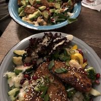 Vorn good Life Bowl, hinten power Bowl mit Veganer Option: planten chicken   at Quartier Mayence in Mainz