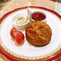 비건 스콘과 비건 클로티드 크림, 딸기잼 at Lazy Susan 레이지수잔 in Seongnam