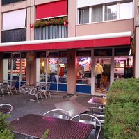 Outdoor seating at Happy Days in Nyon